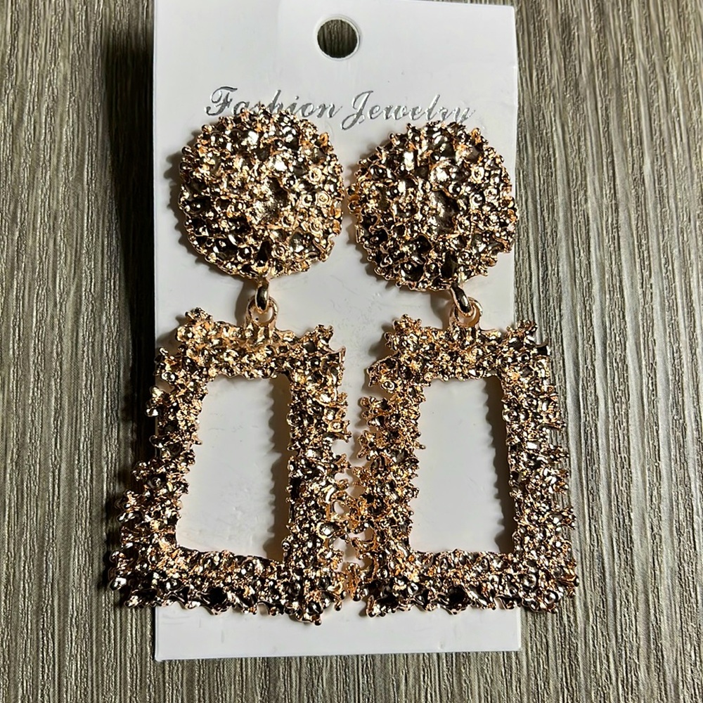 🌸$7.50 Fashion Earrings